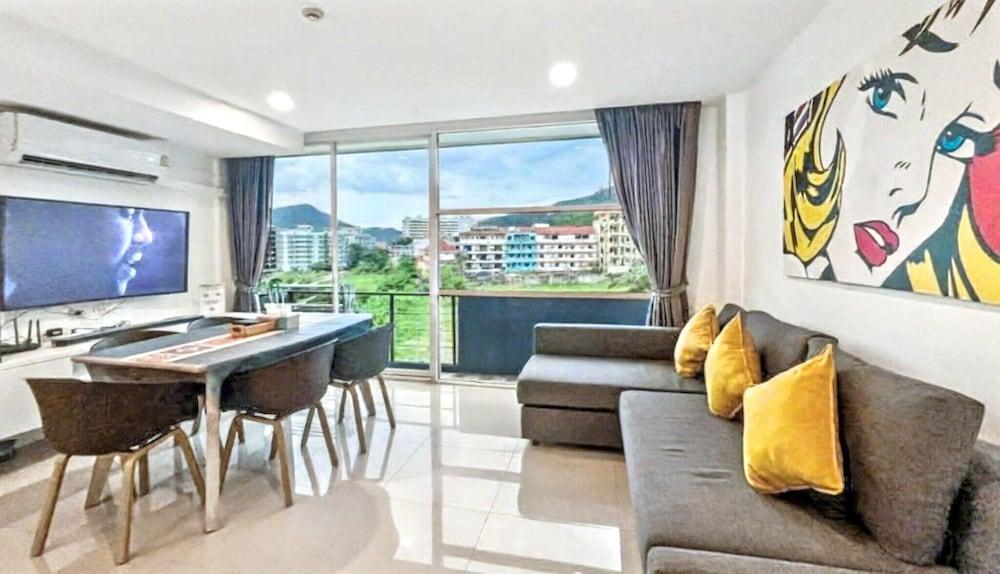 Kris - Modern Spacious 2 Bedrooms Condo With Pool