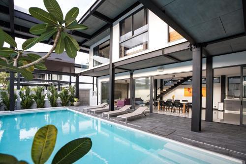 Loft-Style Hyper Modern 4Br Villa Sunset garden 6 with 12x5m Salt Pool - Tap to explore photos