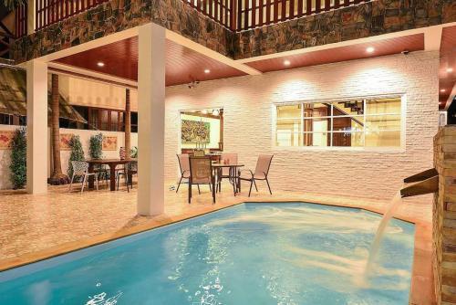 Unique&Nice 7BD pool villa in heart Nanai Patong
