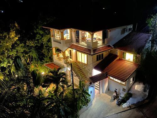 EXCLUSIVE VILLA, four or five bedrooms Room Type - Three-Bedroom Villa