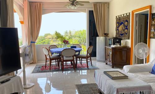 EXCLUSIVE VILLA, four or five bedrooms - Tap to explore photos
