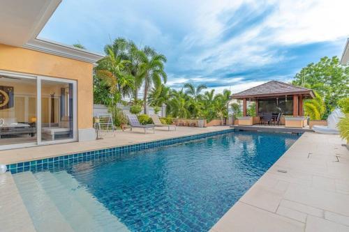 Pattaya Luxury 4BR Pool Villa-BBQ, Karaoke & Pool Table for Families & Group of Travellers Room Type - Villa