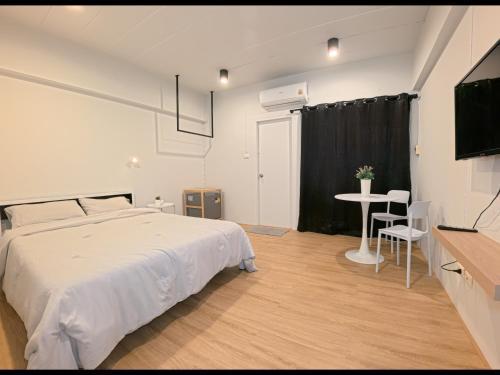 My Space 77 Room Type - Deluxe Queen Room