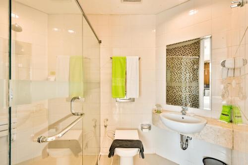 Maxone Premier Melawai Room Type - Superior King Room