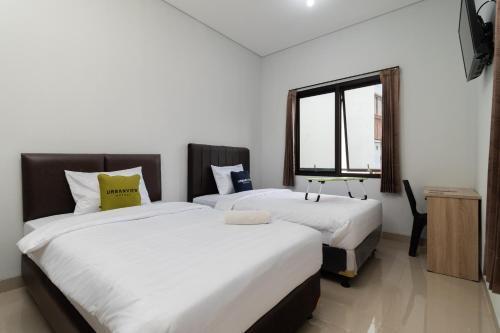 Urbanview Hotel Pasar Baru Jakarta by RedDoorz - Tap to explore photos