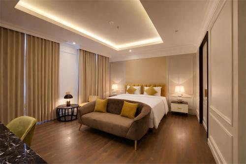 Maia Hotel Jakarta - Tap to explore photos