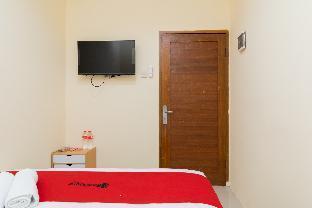 RedDoorz @ Kemanggisan Raya - Tap to explore photos