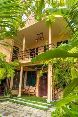 Daisy Cottage Dhangethi - Tap to explore photos