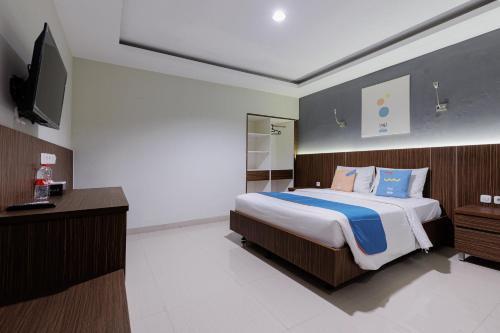 Sans Hotel Rumah Kita Daan Mogot by RedDoorz - Tap to explore photos