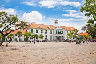 Urbanview Hotel Kota Tua Jakarta - Tap to explore photos