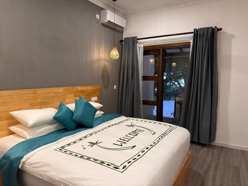Dhigurah Beach Inn - Tap to explore photos