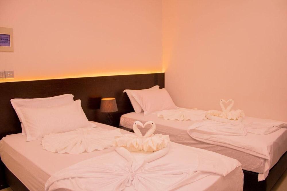 VIOLET INN Room Type - Basic Double or Twin Room