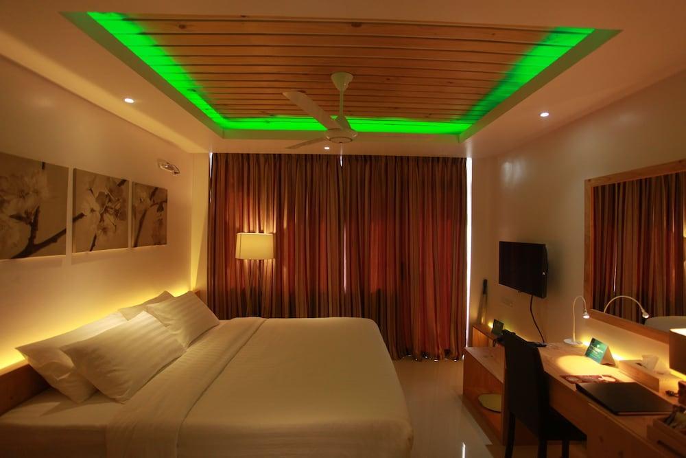 Pine Lodge Room Type - Deluxe Double Room with Balcony&nbsp;