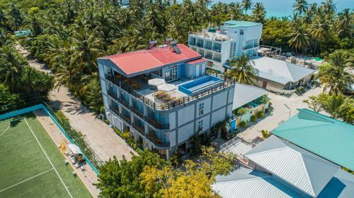 Dhiguveli Breeze - Tap to explore photos
