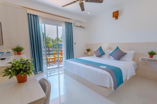 Dhiguveli Breeze Room Type - Deluxe Double Room with Balcony Dhiguveli Breeze Room Type - Deluxe Double Room with Balcony