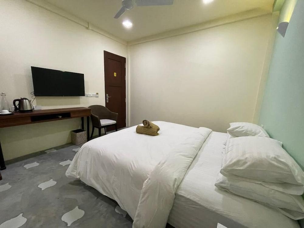 Courtyard Guesthouse Room Type - Deluxe Double Room