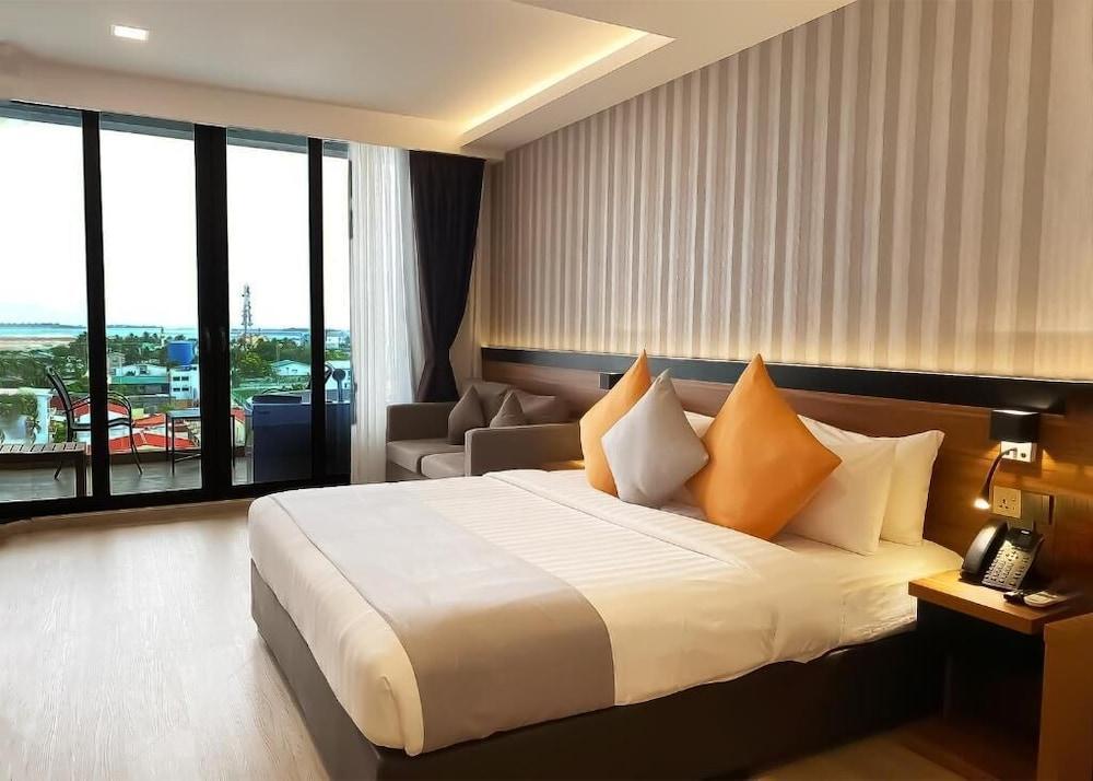 Triton Prestige Seaview and Spa Room Type - King Suite with Jacuzzi