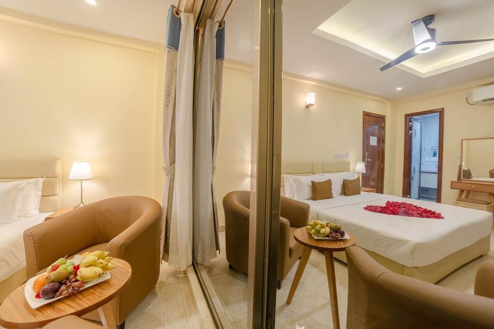 Amber Beach Room Type - Deluxe Partial Seaview King/Twin with Balcony (Free Return Airport Transfer and Breakfast Included)
