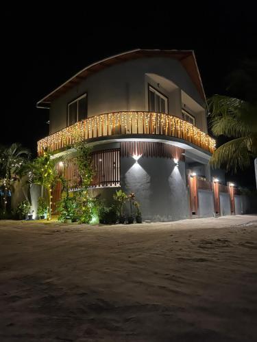Finolhu Dhigurah - Tap to explore photos