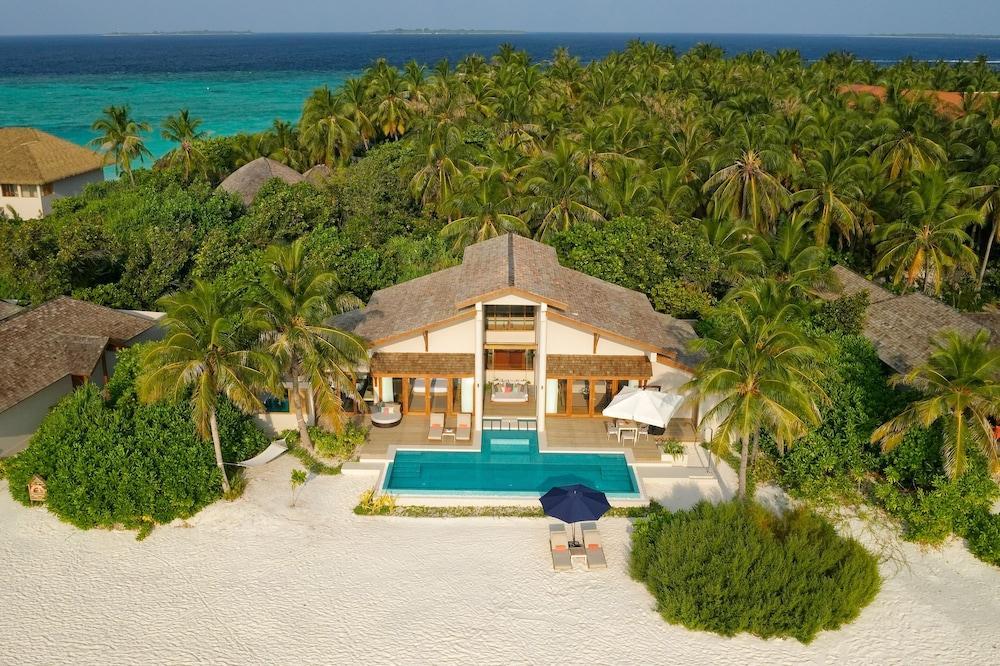 Emerald Faarufushi Resort & Spa Room Type - Presidential Beach Villa with Pool