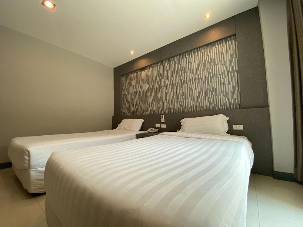 C Hotel Bangna Room Type - Superior Twin Room, 2 Twin Beds, City View
