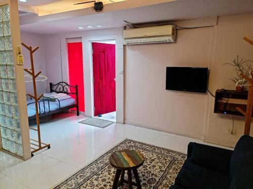 DDM House - Tap to explore photos