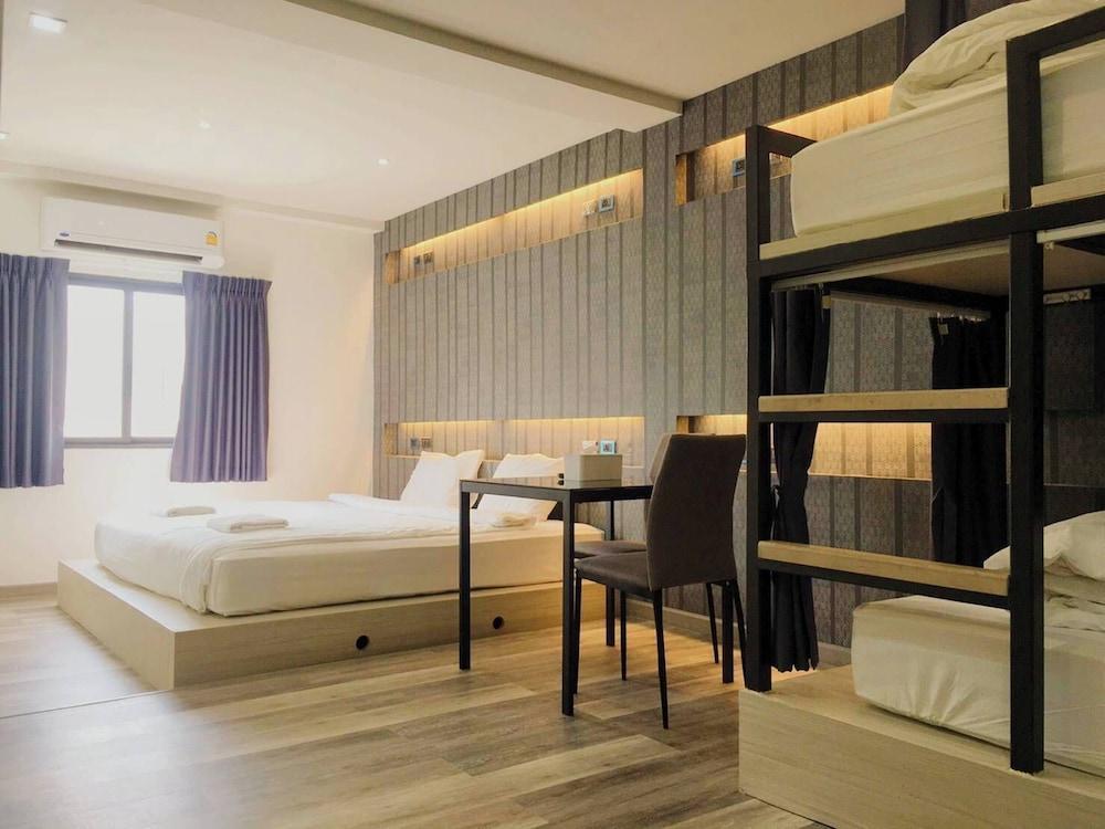 Baan Kun Mhor Hostel Room Type - Family 4 Person