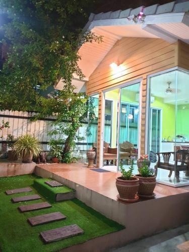 Papermoon Guesthouse - Tap to explore photos