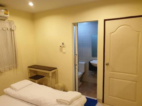 Papermoon Guesthouse Room Type - Double Room with Private Bathroom Papermoon Guesthouse Room Type - Double Room with Private Bathroom