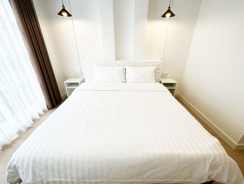 River Home Room Type - Standard Room, 1 King Bed, Non Smoking, Garden View