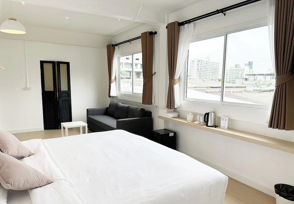 River Home Room Type - Studio Suite, River View