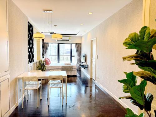 Grand Diamond Condominium - Tap to explore photos
