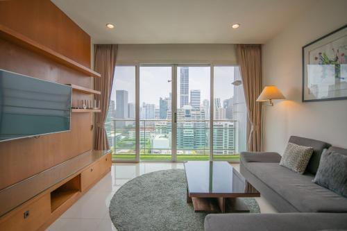 Prime 11, High Floor Over Pool, 2 Br, 2 Balcony - Tap to explore photos