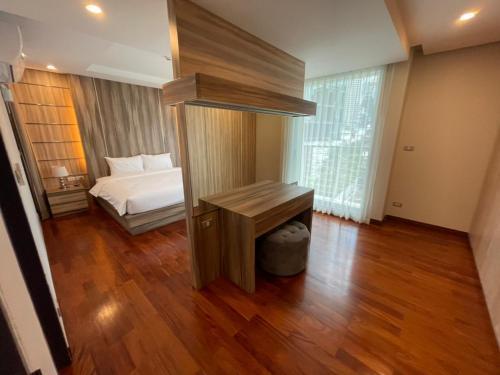 Vivi Avenue Thonglor - Tap to explore photos