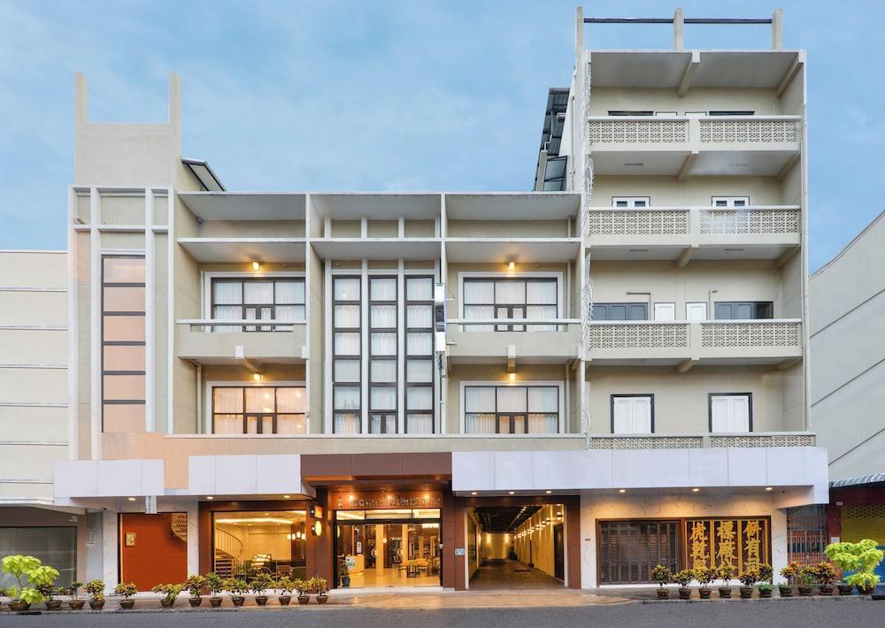 Old Thai Heng Hotel - Tap to explore photos