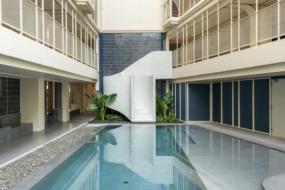 YANH Ratchawat Hotel - Tap to explore photos