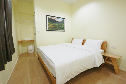 INTERest POSHTEL Room Type - Deluxe King Room - Non-Smoking