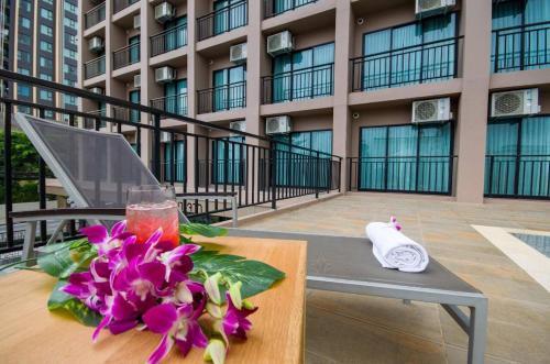 Marsi Hotel Bangchak - Tap to explore photos