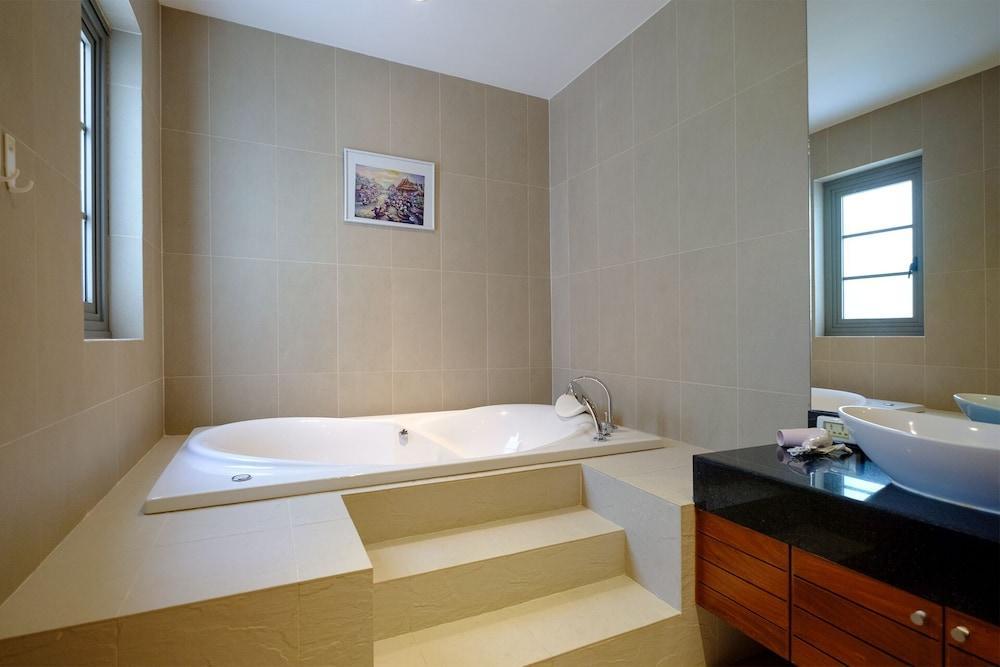 Luxe 2br Pool Villa Walk to Bangtao Beach - Tap to explore photos
