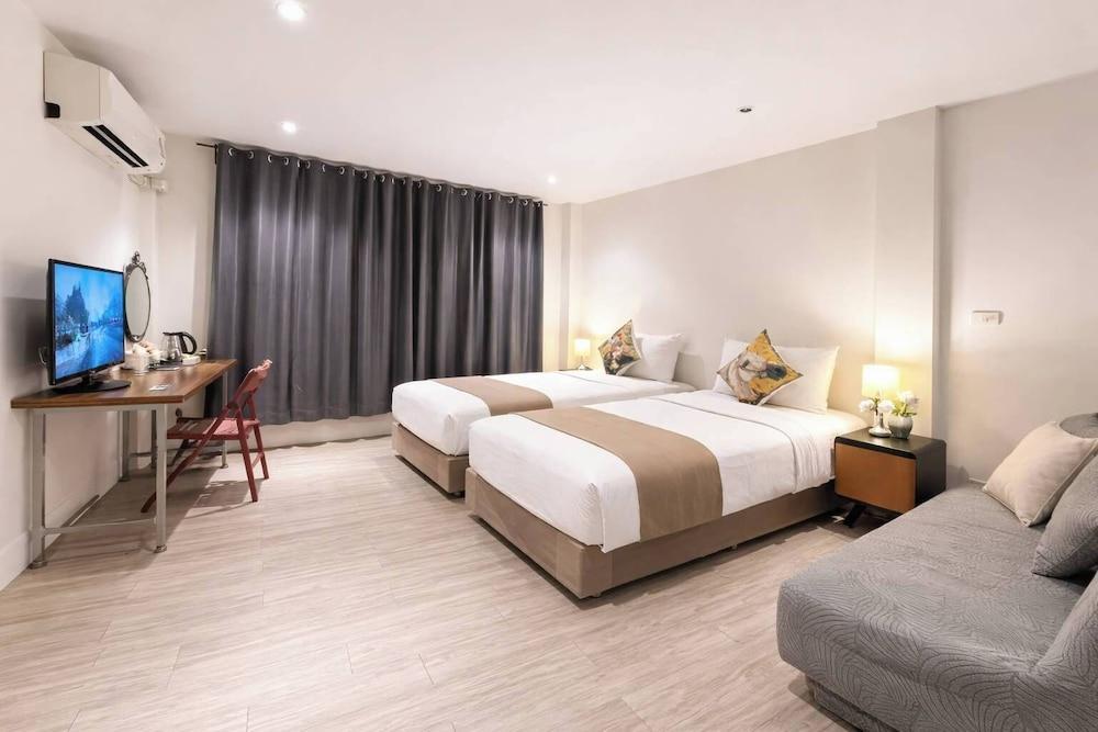 STUDIO F SUKHUMVIT Room Type - Deluxe Twin Room