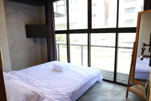 The Cube Hostel Khaosan - Tap to explore photos