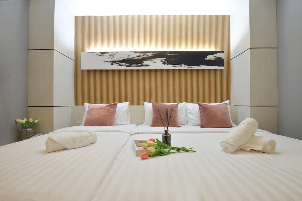 De Lux Bangkok Hotel Room Type - Deluxe Triple Room