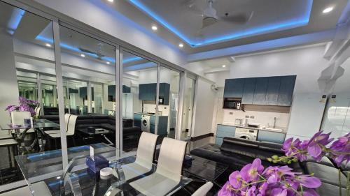 PATONG TOWER EXCLUSIVE FAMILYs SEA VIEW 2025 - Tap to explore photos