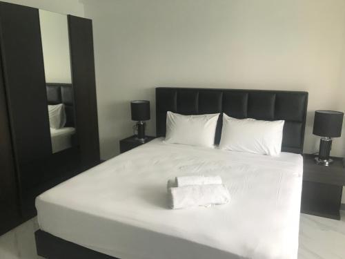 Cafe de Paris Room Type - Deluxe Double Room with Shower