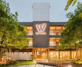 Hotel Wizpark Ratchada - Tap to explore photos