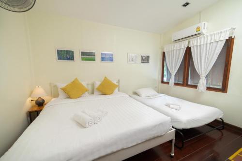 Greenery Hostel Room Type - Deluxe Double Room with Extra Bed Greenery Hostel Room Type - Deluxe Double Room with Extra Bed