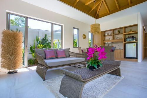 Resort Boutique 2BR Villa Dalaa 4, Private Pool, Full Service, 5 min Drive Kamala Beach - Tap to explore photos