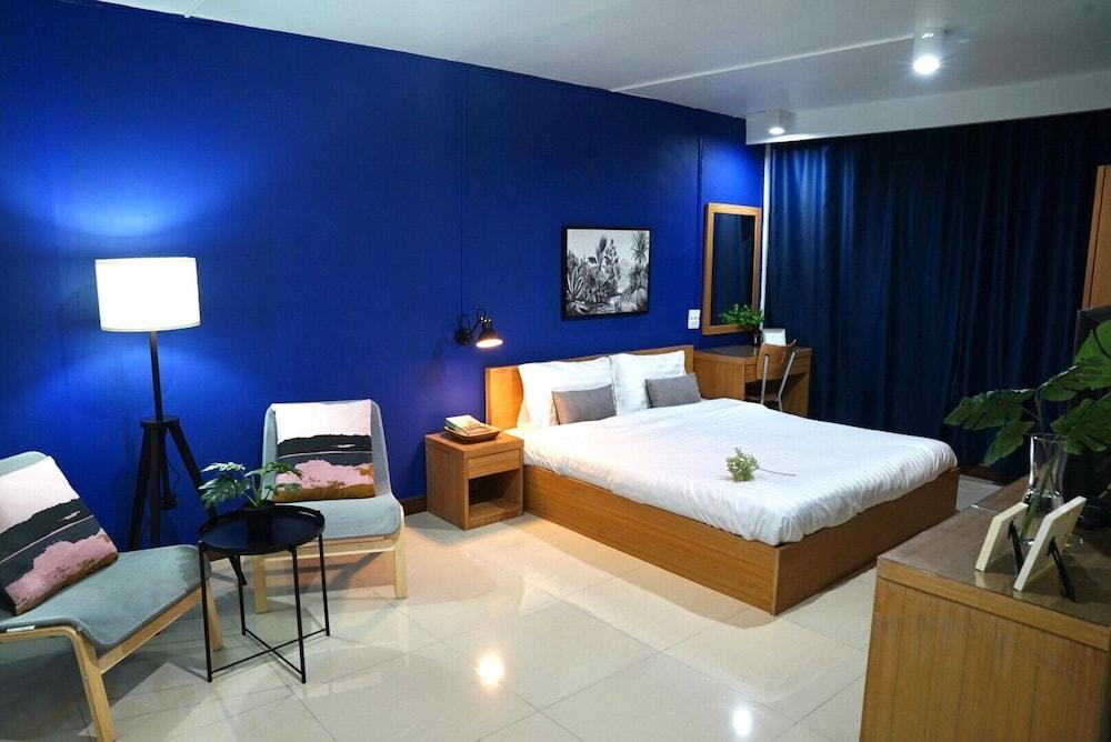The View Residence Room Type - Deluxe king room