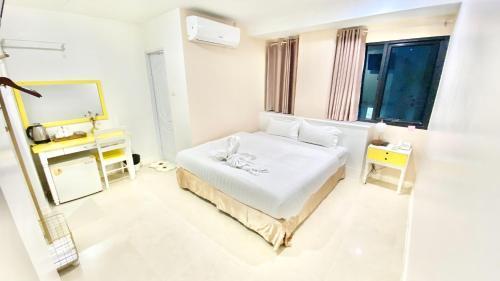 ABCYQ Hotel Room Type - Standard Double Room