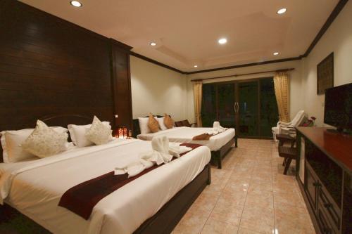 Baan Veerakit Hotel - Tap to explore photos